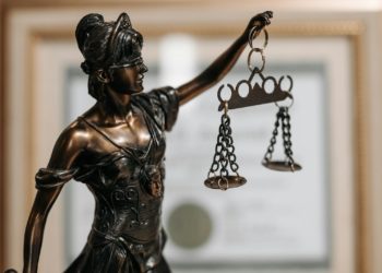 Loup Blanc : le chaman jugé à Nimes pour viols et agressions sexuelles