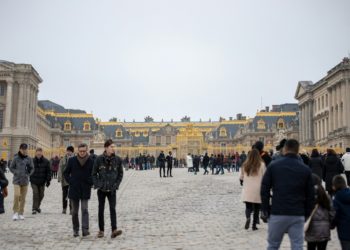 Versailles, une foule réunie aux obsèques de Philippine