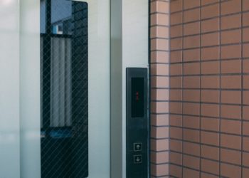 Toulouse - Un adolescent reste coincé plusieurs heures dans un ascenseur