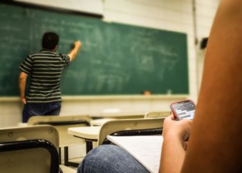 Budget 2025 : 4 000 postes d'enseignants en moins, un « sabordage » pour les syndicats