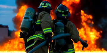 Violent incendie dans un entrepôt de boissons