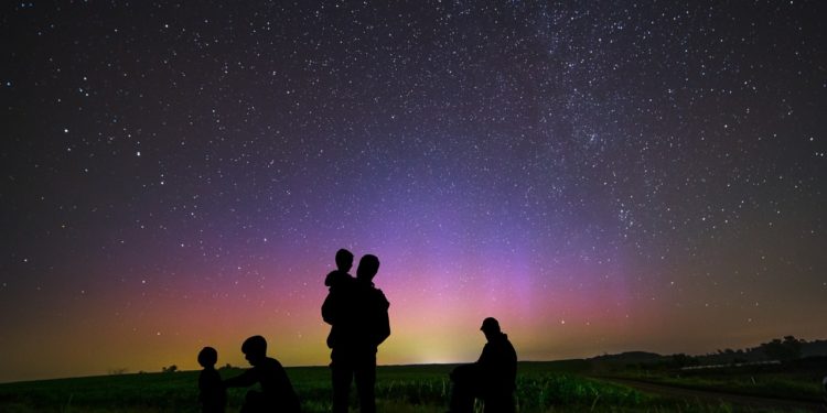 Une aurore boréale vue dans le ciel de Toulouse