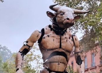 Grand succès populaire pour le spectacle de la Machine à Toulouse, probablement plus d'un million de personnes ont admiré Ariane, Lilith et Astérion