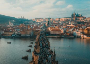Prague interdit les tournées de bars nocturnes pour limiter le bruit