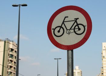 Giratoires, vélos, Réviser le code de la route