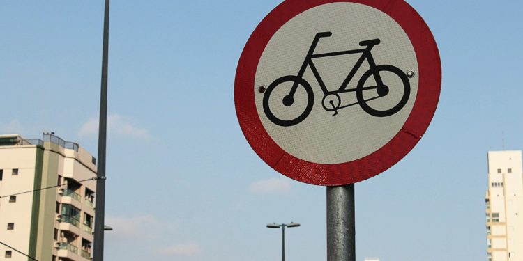 Giratoires, vélos, Réviser le code de la route