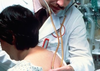 Octobre rose : à quoi sert le dépistage du cancer du sein ? Cinq questions à une oncologue