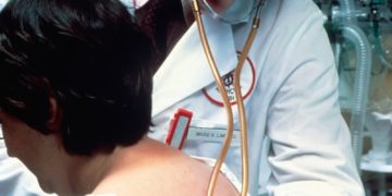 Octobre rose : à quoi sert le dépistage du cancer du sein ? Cinq questions à une oncologue