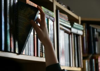 Abbé Pierre : les archives révèlent un « grand malade mental »