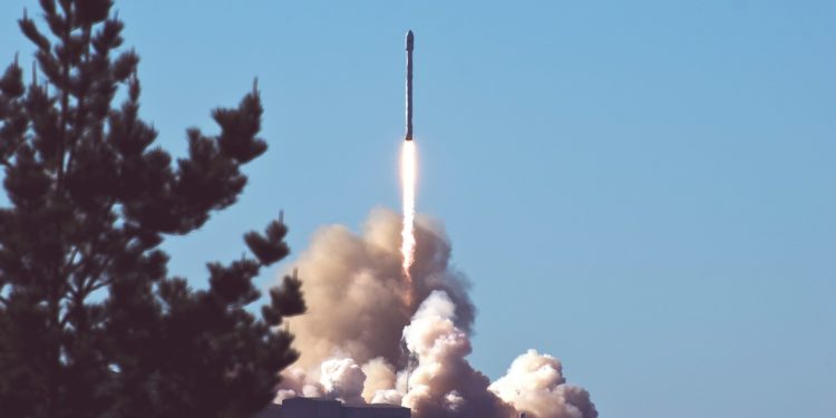 Vidéo - Incroyable ! SpaceX récupère le premier étage de sa fusée