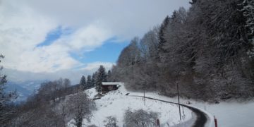 Météo France baisse le niveau de vigilance à jaune pour les risques neige, verglas et avalanche