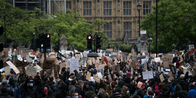 Mort de Jean Marie Le Pen : un apéro géant à Paris