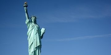 "Rendez-nous la statue de la Liberté", lance Glucksmann aux Américains