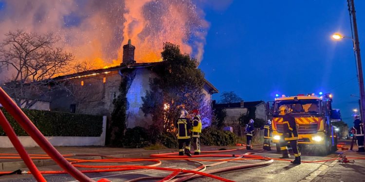 Toulouse, une maison entièrement détruite dans un incendie