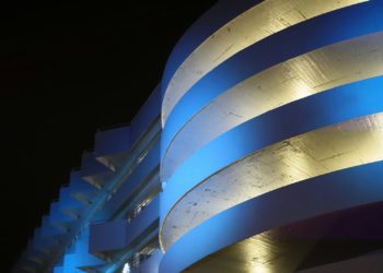 Une femme entre la vie et la mort après une chute du 4e étage du marché Victor Hugo