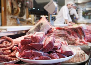 Carrefour rappelle des saucisses et des brochettes contenant des bouts de plastique