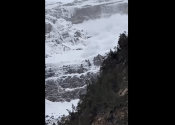 Impressionnante avalanche filmée au cirque de Gavarnie