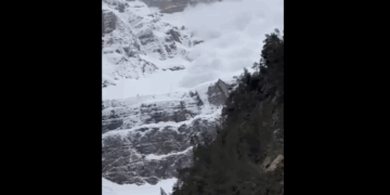 Impressionnante avalanche filmée au cirque de Gavarnie