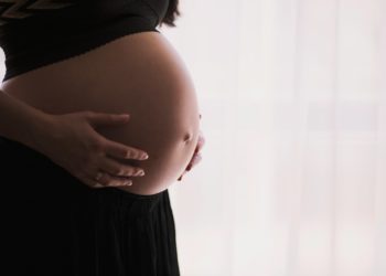 Une femme meurt toutes les deux minutes en donnant la vie