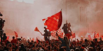 Royaume-Uni : un homme fonce sur la foule à Liverpool, une cinquantaine de blessés