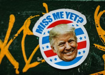 Donald Trump titille la France en imitant Macron (vidéo)