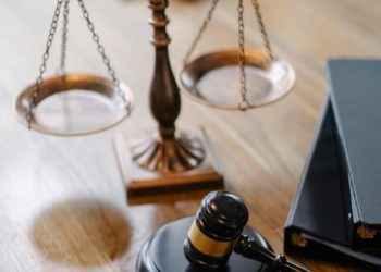 Un homme tue son voisin tunisien de 5 balles dans le Var et diffuse des vidéos racistes