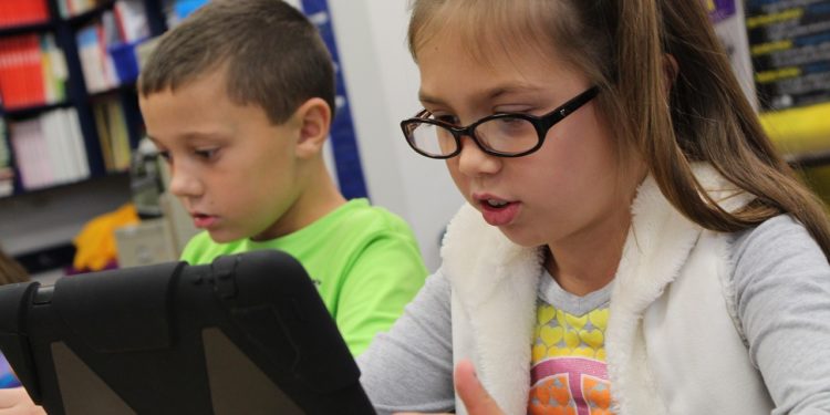 Conseils de sécurité en ligne pour les parents : protéger vos enfants à l’ère numérique