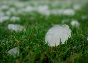 Un orage supercellulaire sur les Landes, des grêlons de la taille d'une balle de tennis