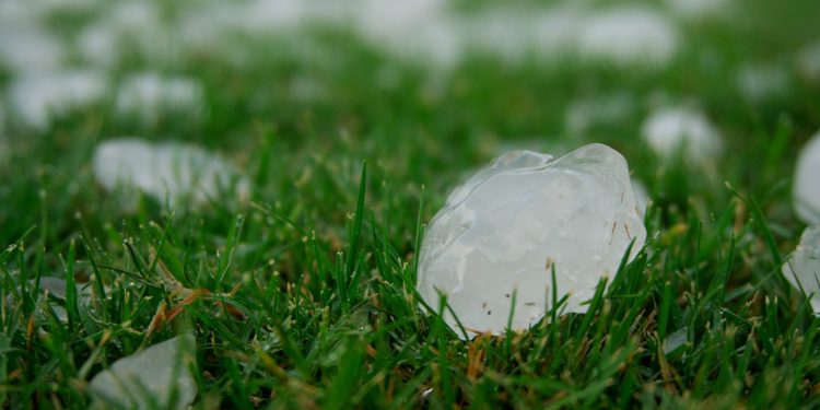 Un orage supercellulaire sur les Landes, des grêlons de la taille d'une balle de tennis
