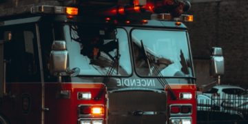 Un établissement de bronzage en feu