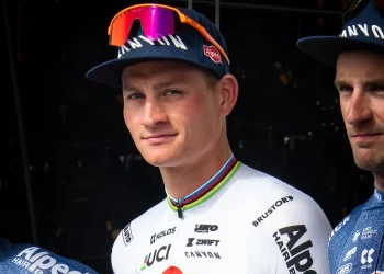 Avec Van der Poel en jaune, une 3e étape du Tour de France pour les sprinters