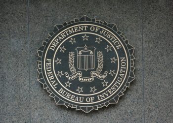 L'ancien directeur du FBI James Comey inculpé