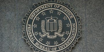 L'ancien directeur du FBI James Comey inculpé