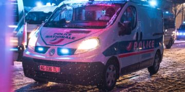 Mort d'un individu armé d'une machette près d'une école
