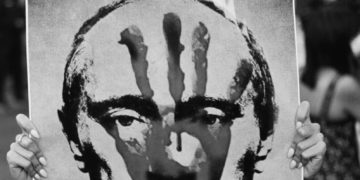 Poutine accuse la France de piraterie