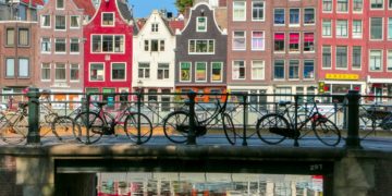 Pays Bas, les progressistes devant l'extrême droite de Geert Wilders