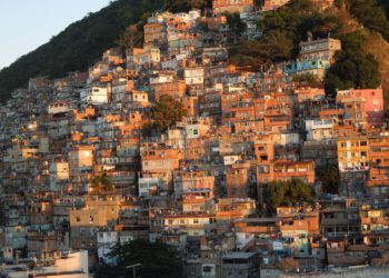 Une vaste opération policière antidrogue dans deux favelas de Rio fait au moins 64 morts