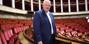 Le député Arnaud Simion au chevet des agriculteurs dans un film documentaire