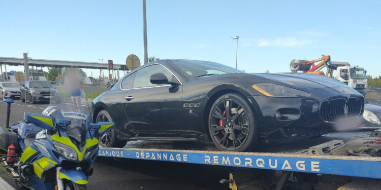 A bord de son bolide, il roule à 210 km/h entre Toulouse et Villefranche de Lauragais
