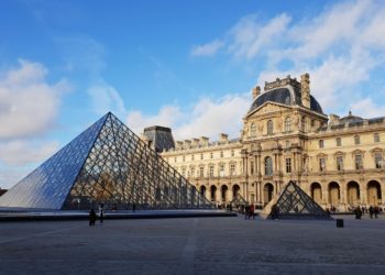 Vol au Louvre: ce que l'on sait des suspects arrêtés