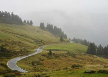 Après le changement d'heure, la police appelle à la prudence sur les routes