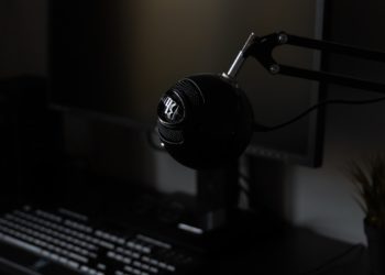 A 15 ans il fonde sa webradio