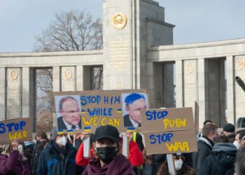 « Nous sommes dans une confrontation avec la Russie », assure Emmanuel Macron