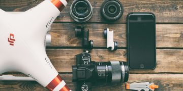 il nettoie tout avec son drone