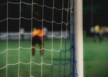 Football - Toulouse battu par Angers et son gardien Koffi