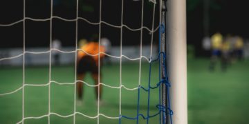 Football - Toulouse battu par Angers et son gardien Koffi