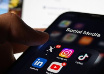 Réseaux sociaux, pourquoi Macron veut les interdire pour les ados