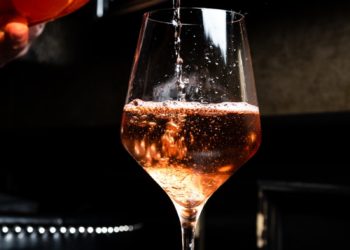 Combien de temps faut-il vraiment pour éliminer un verre d’alcool ?