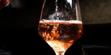 Combien de temps faut-il vraiment pour éliminer un verre d’alcool ?