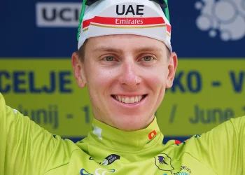 Van der Poel gagne à Paris Pogacar remporte son 5e Tour de France